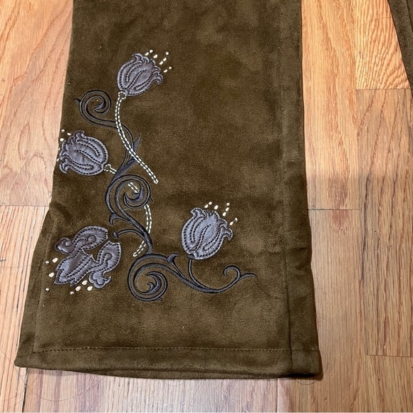 ST. JOHN BY MARIE GRAY micro suede embroidered patch flare high rise pants 4 EUC - Picture 16 of 16